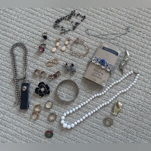 Miscellaneous Lot of Various Vintage & Modern Costume Jewelry Gold/Silver Tone